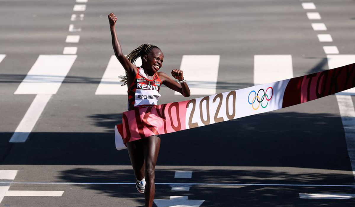 Kenya's Jepchirchir wins women's marathon with late burst